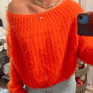 Main Strip Off-The-Shoulder Sweater<3